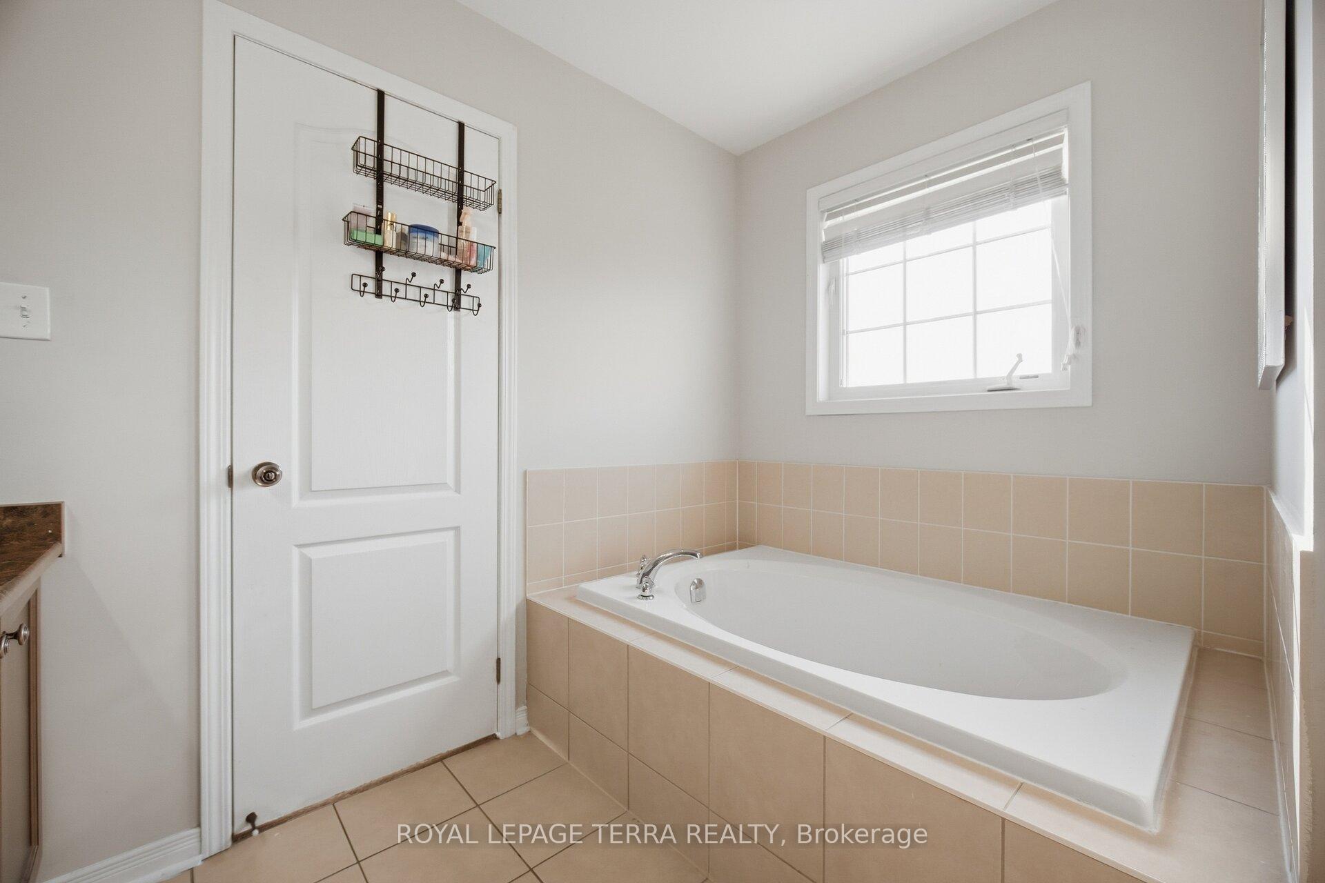Photo 26 of 86 Edwin Carr Street, Clarington, Bowmanville — HOMEH