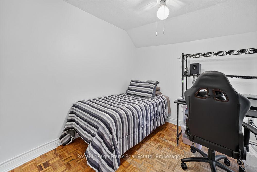 Photo 16 of 72 Twenty Second Street, Etobicoke, Long Branch — HOMEH