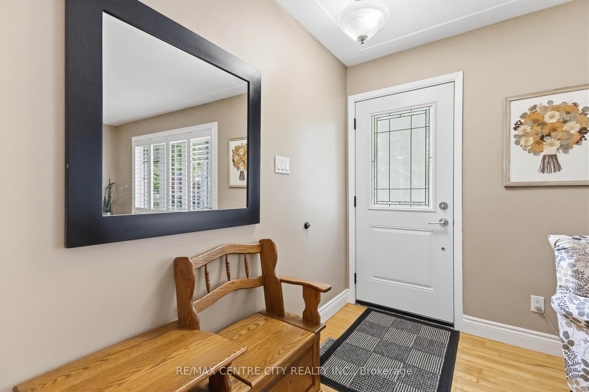 Photo 14 of 639 Dunboyne Crescent, London, North H — HOMEH