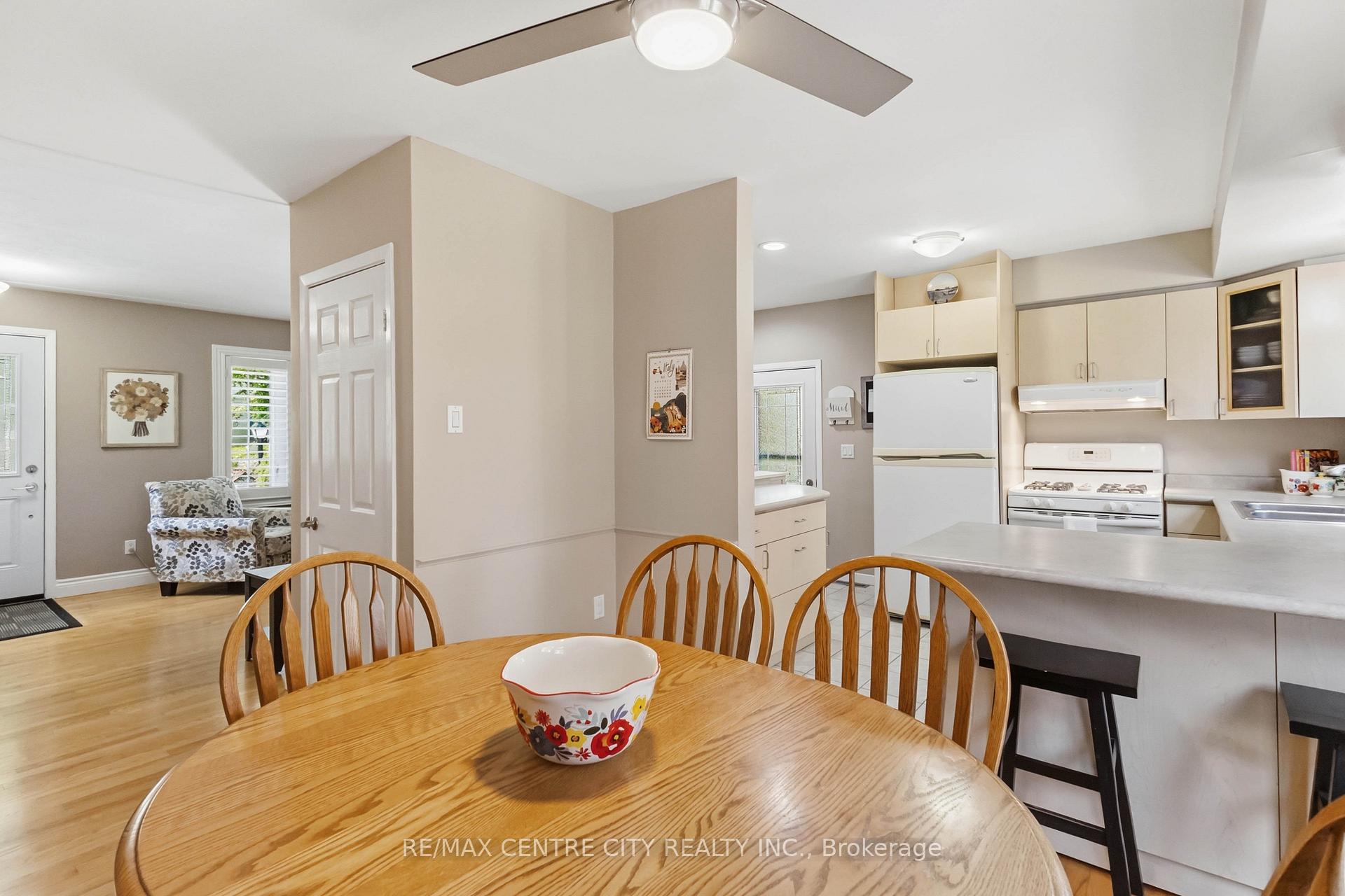 Photo 16 of 639 Dunboyne Crescent, London, North H — HOMEH