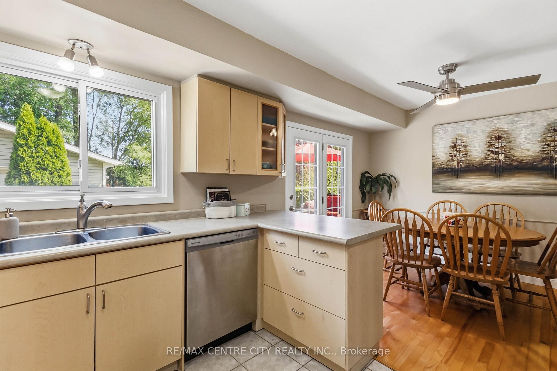 Photo 20 of 639 Dunboyne Crescent, London, North H — HOMEH