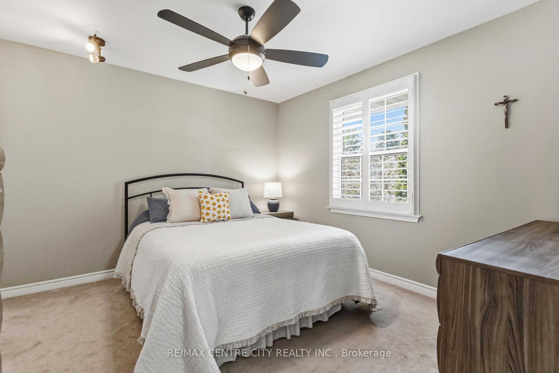 Photo 26 of 639 Dunboyne Crescent, London, North H — HOMEH