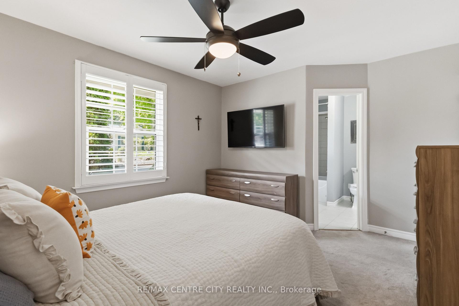 Photo 27 of 639 Dunboyne Crescent, London, North H — HOMEH