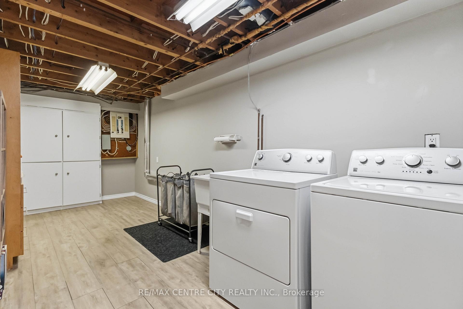 Photo 36 of 639 Dunboyne Crescent, London, North H — HOMEH