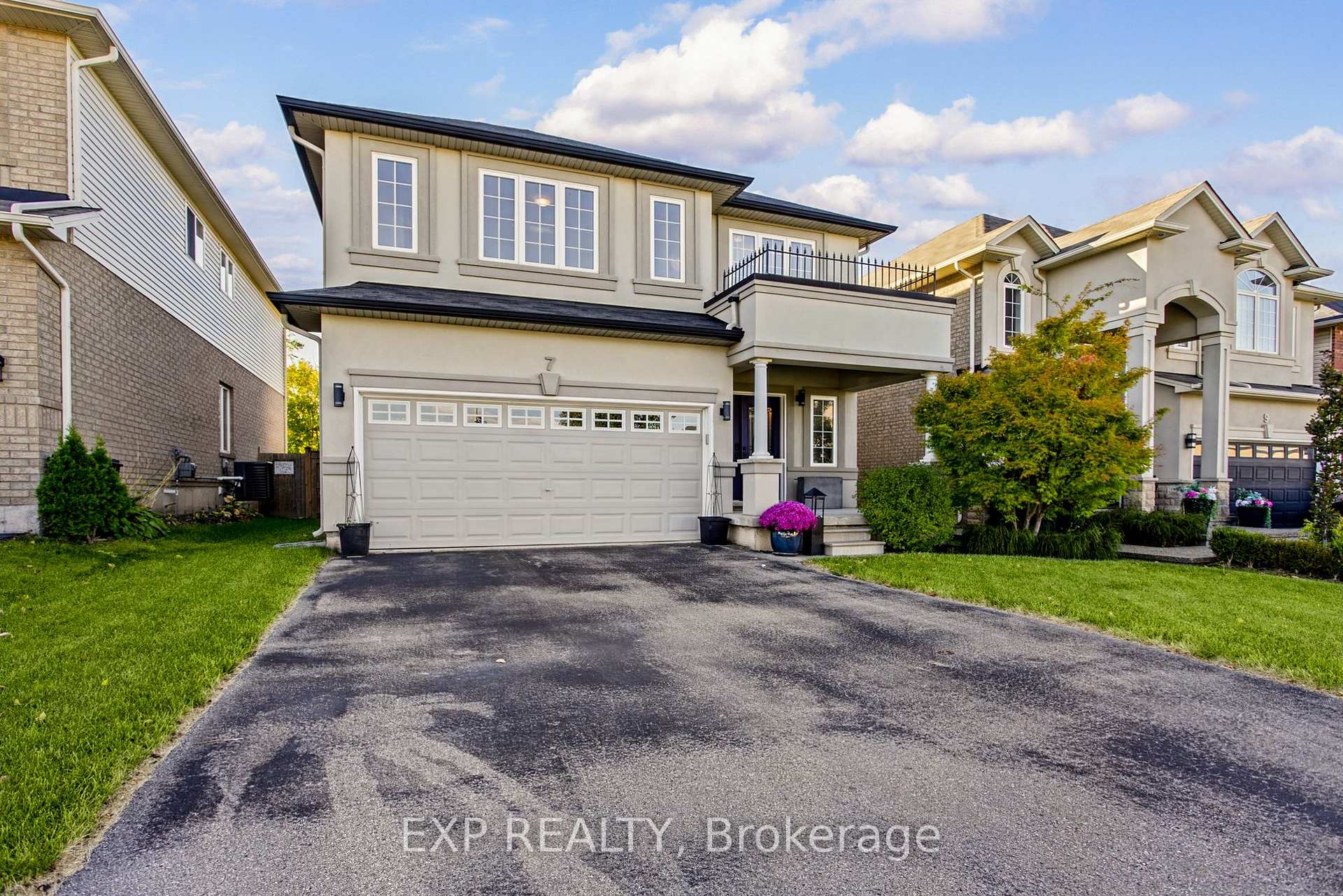 Photo 2 of 7 Lampman Drive, Grimsby, Grimsby West — HOMEH
