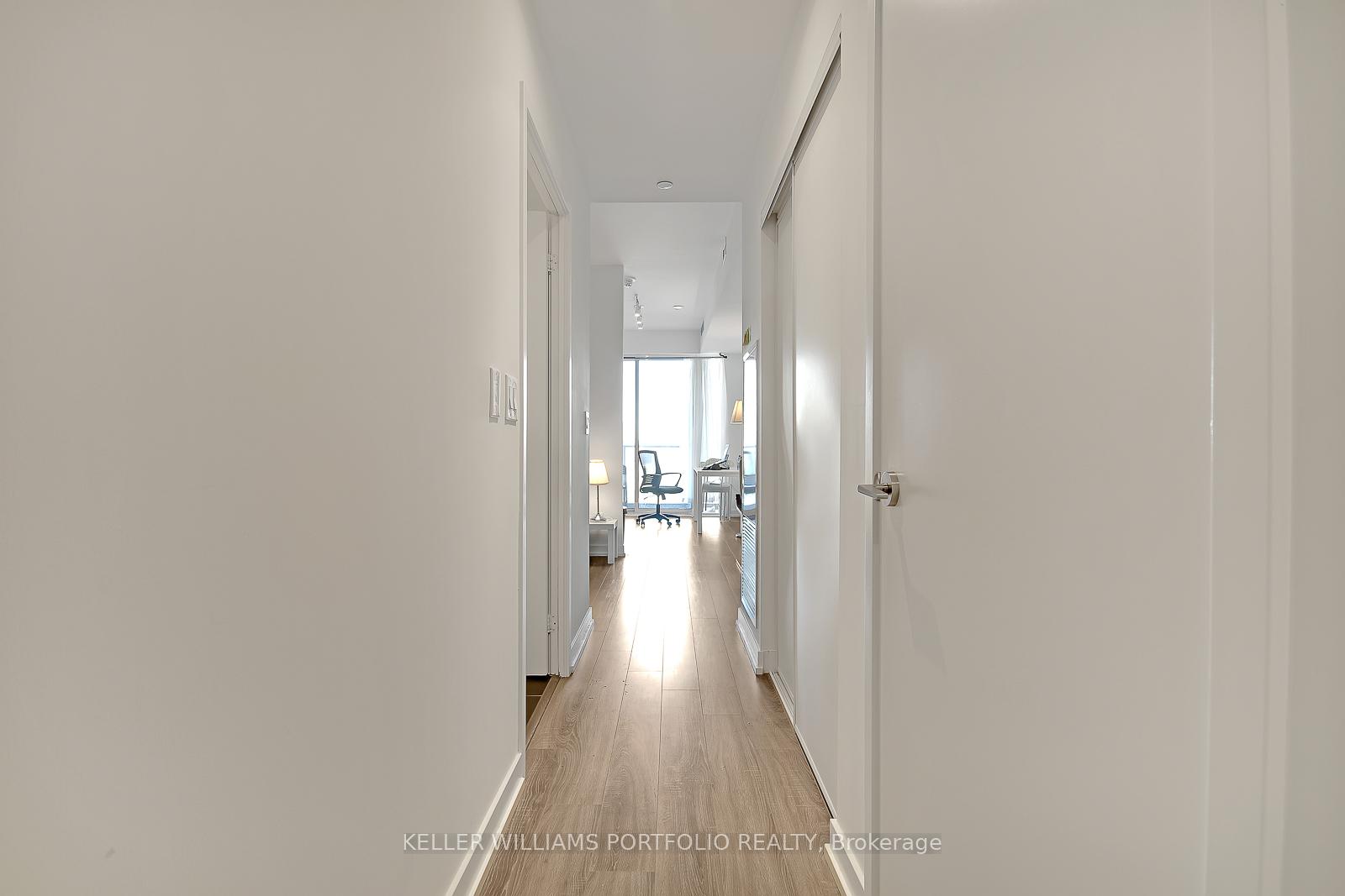 Photo 2 of Unit 618, 20 Edward Street, Toronto, Bay Street Corridor — HOMEH