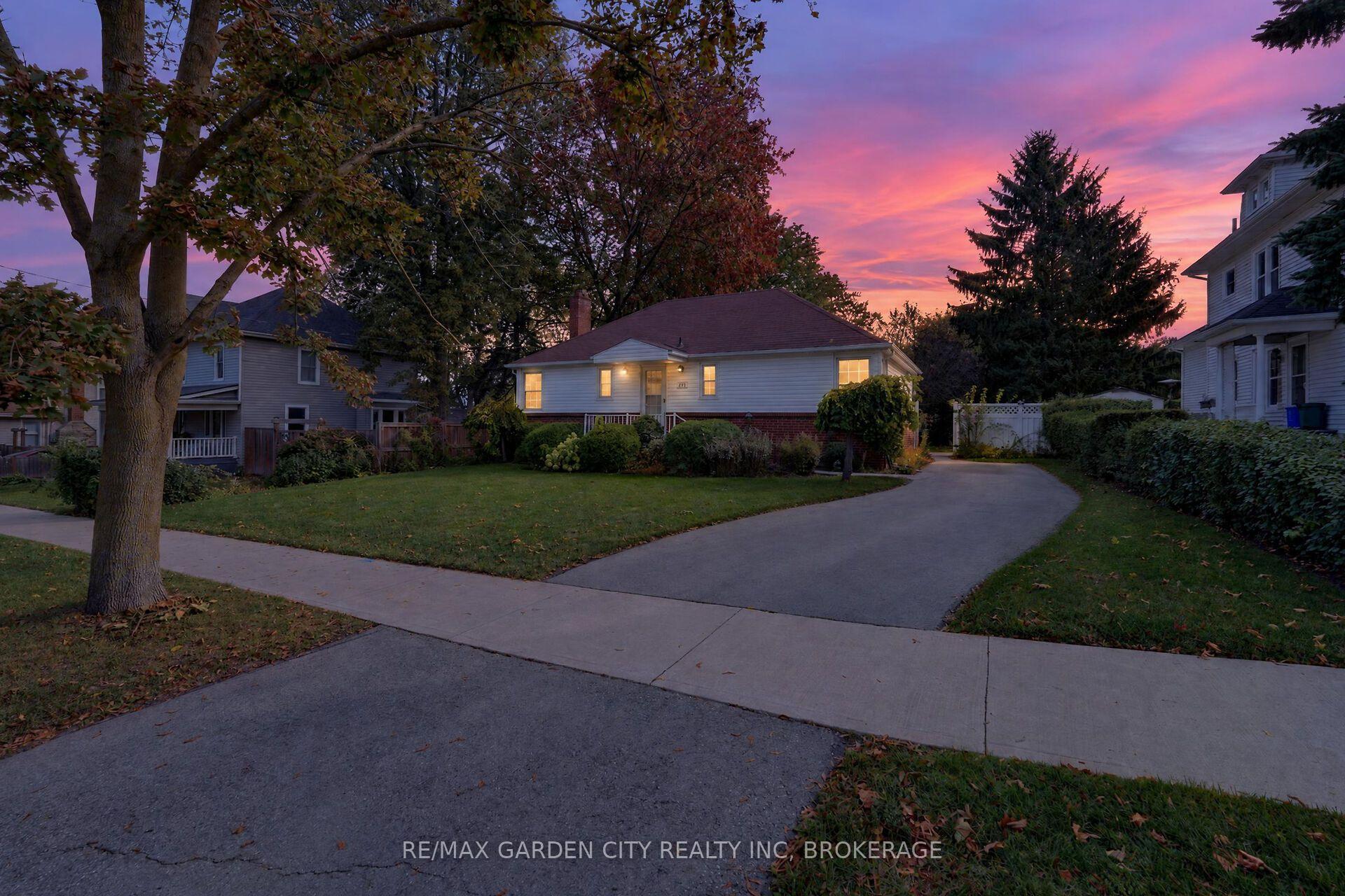 Photo 2 of 1571 Pelham Street, Pelham, Fonthill — HOMEH