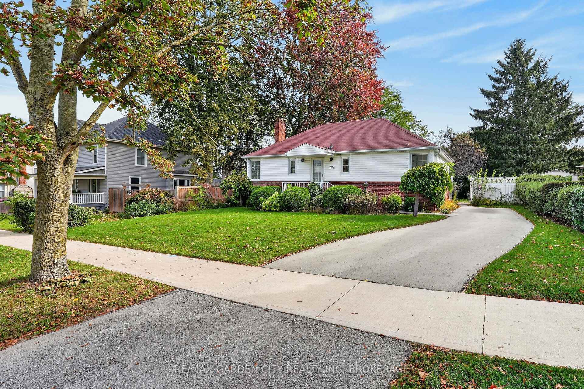 Photo 3 of 1571 Pelham Street, Pelham, Fonthill — HOMEH