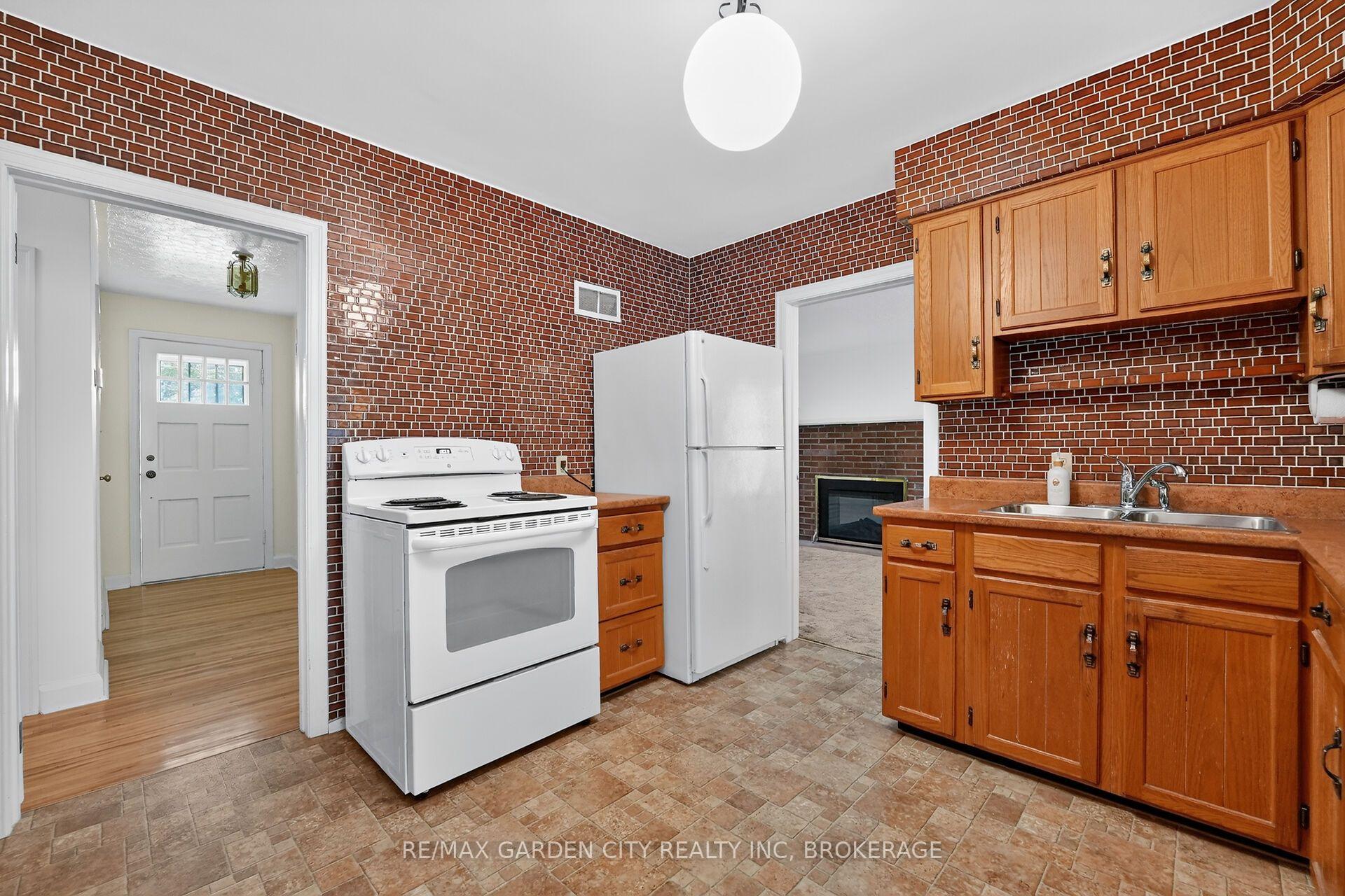 Photo 11 of 1571 Pelham Street, Pelham, Fonthill — HOMEH