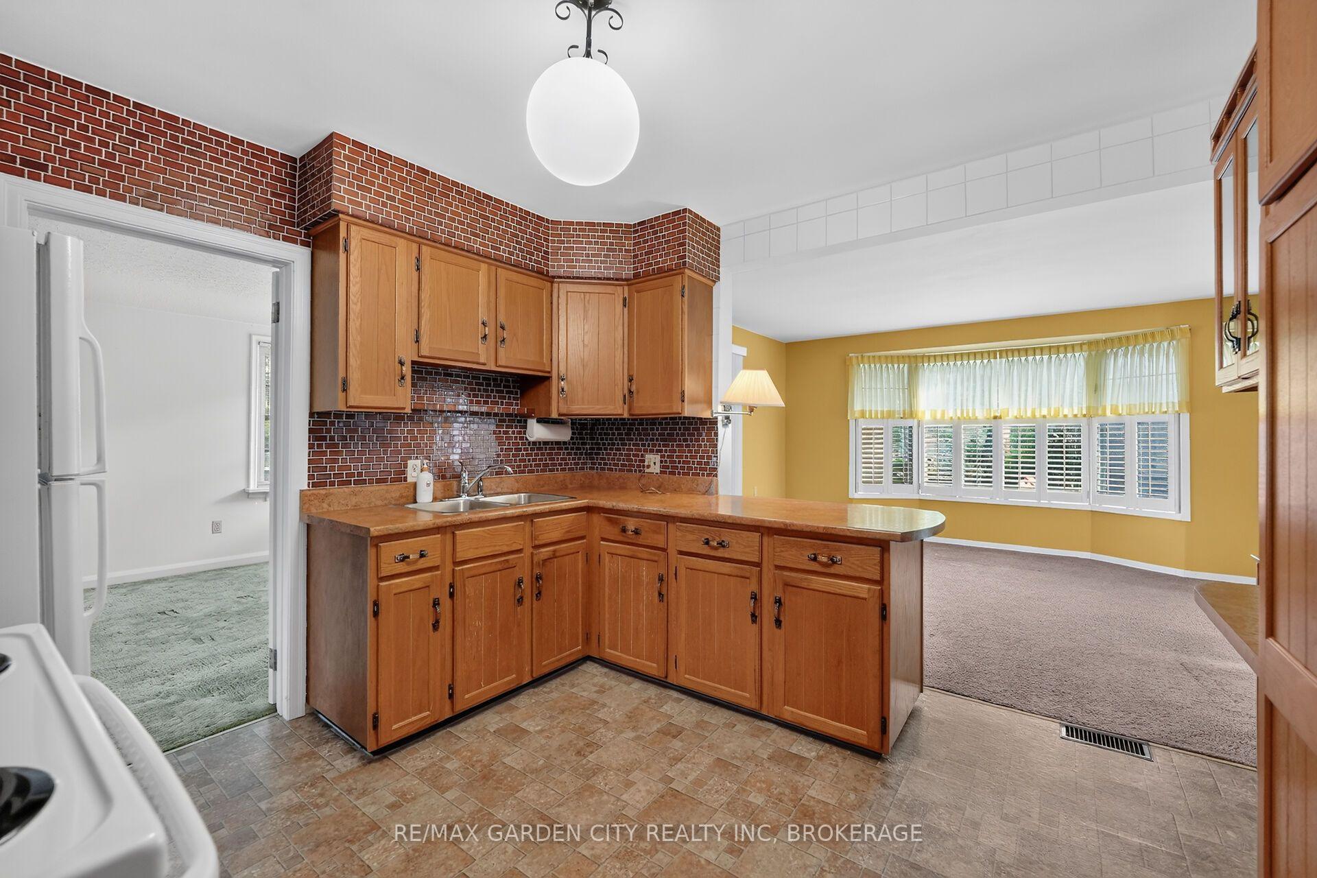 Photo 12 of 1571 Pelham Street, Pelham, Fonthill — HOMEH