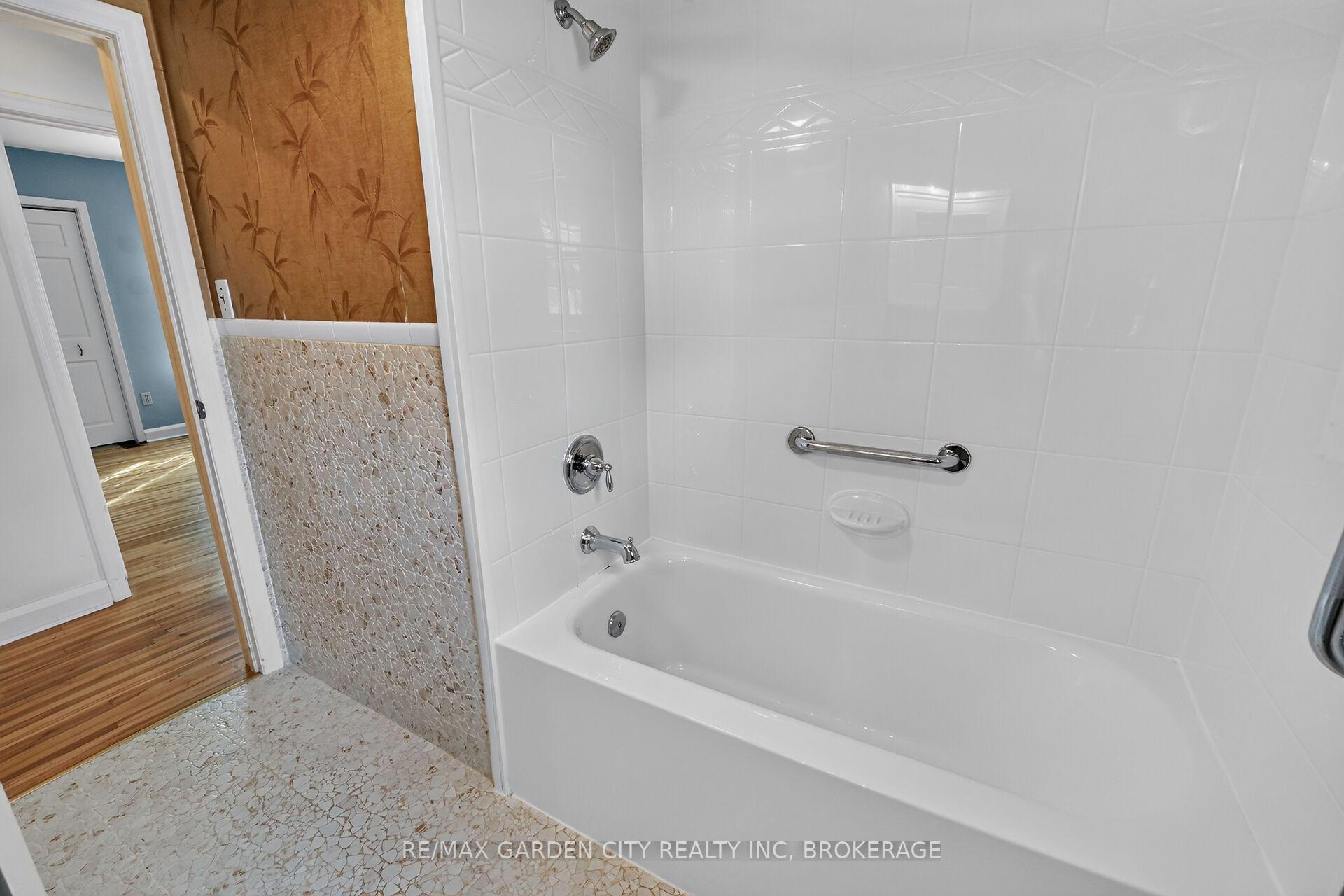 Photo 22 of 1571 Pelham Street, Pelham, Fonthill — HOMEH
