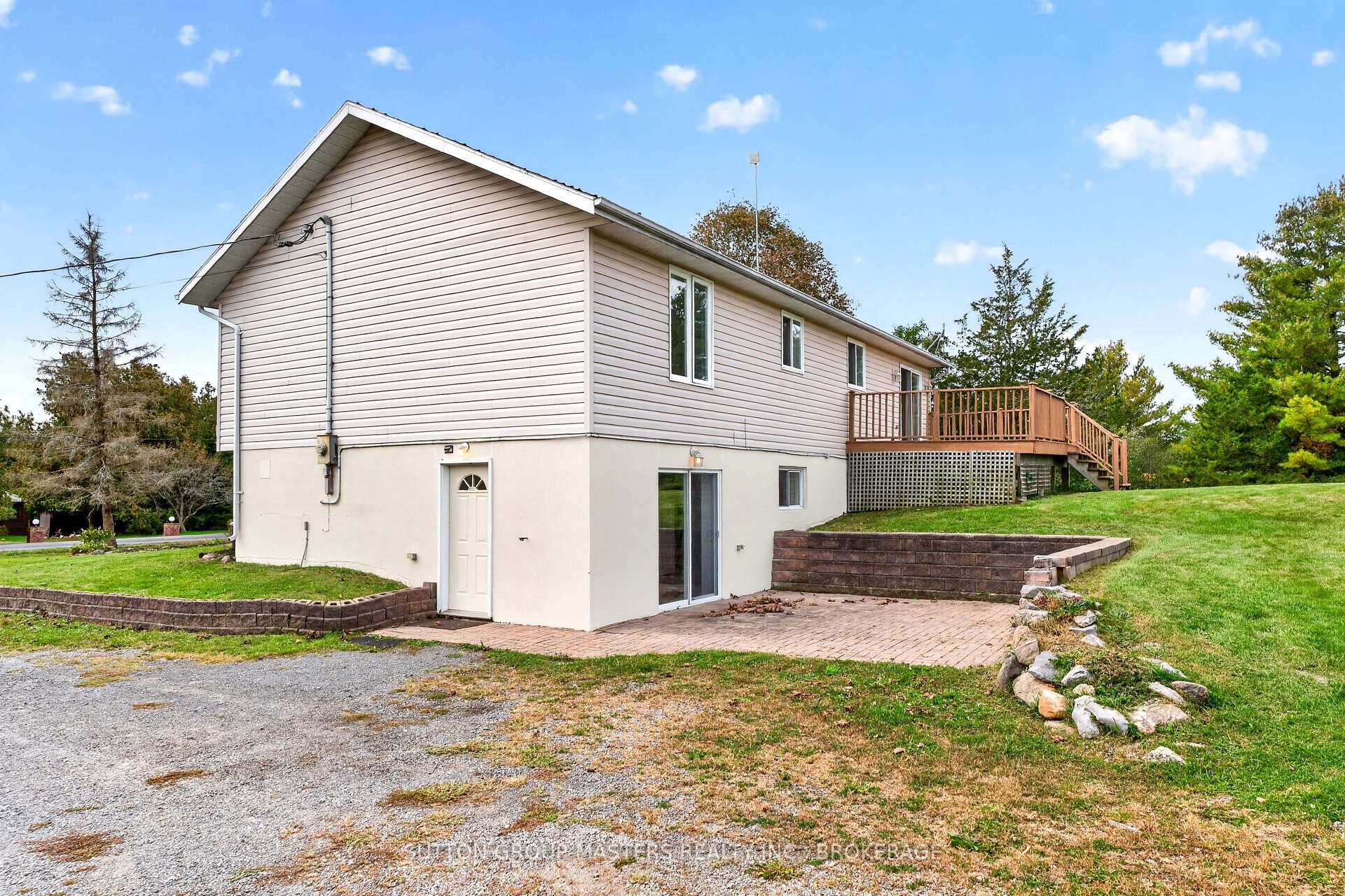 Photo 4 of 3026 Burbrook Road, Kingston, City North of 401 — HOMEH