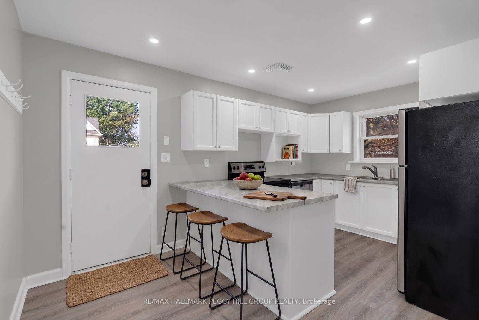 Photo 2 of 19 Alfred Street, Barrie, Allandale — HOMEH