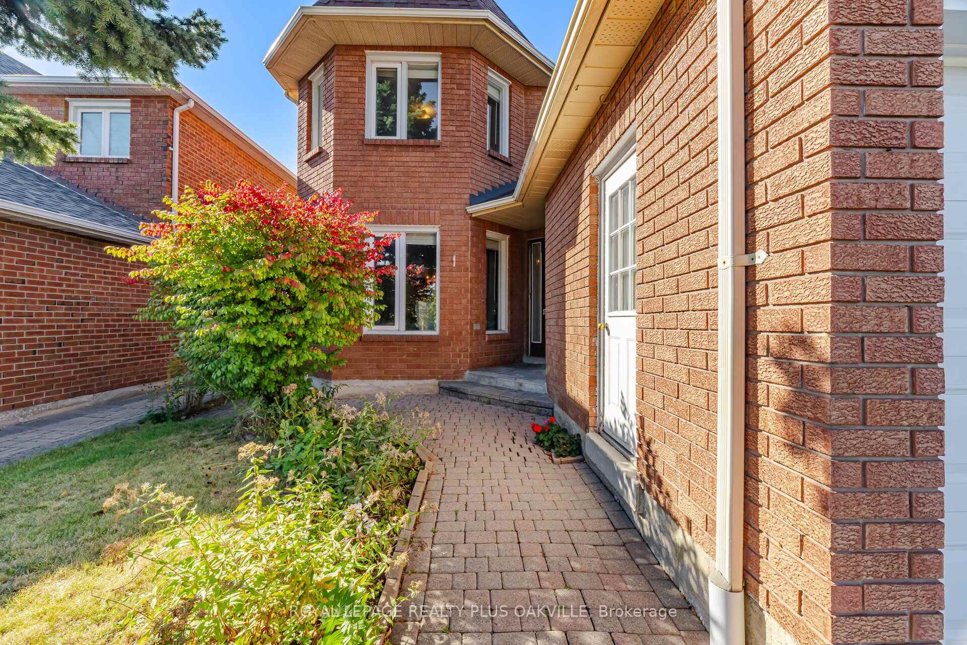 Photo 4 of 341 Nahani Way, Mississauga, Hurontario — HOMEH