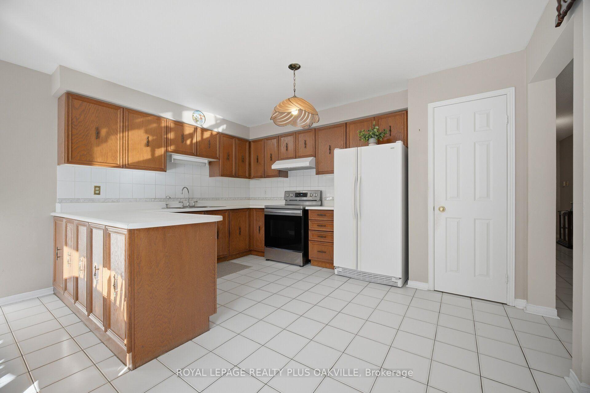 Photo 16 of 341 Nahani Way, Mississauga, Hurontario — HOMEH