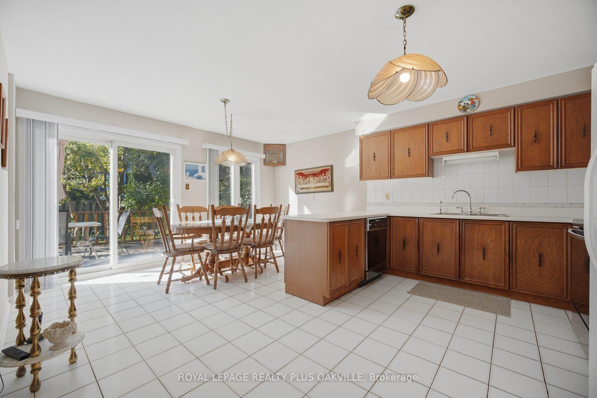 Photo 19 of 341 Nahani Way, Mississauga, Hurontario — HOMEH
