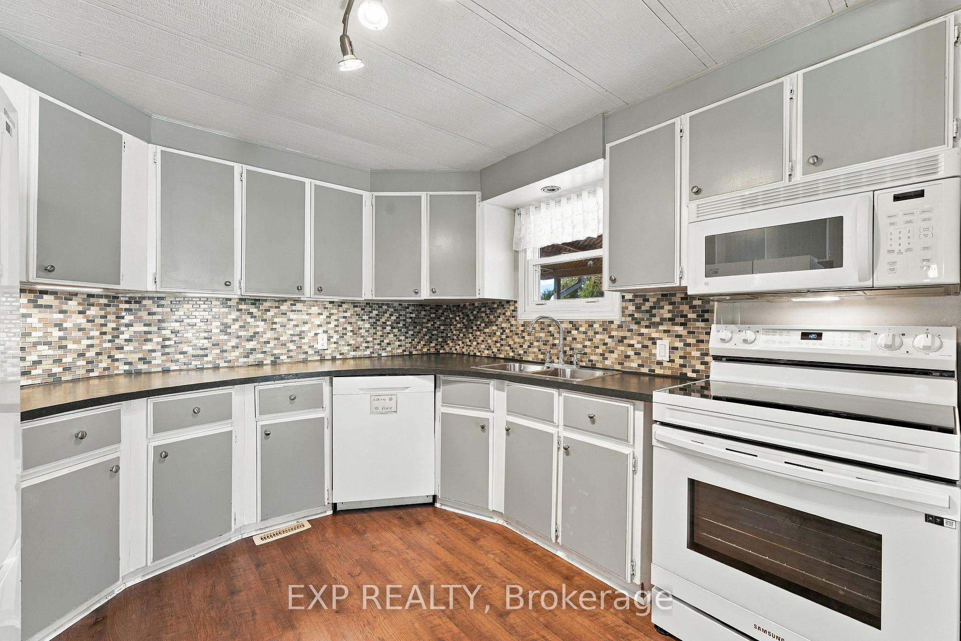 Photo 11 of 139 Roxanna Drive, Georgina, Sutton & Jackson's Point — HOMEH