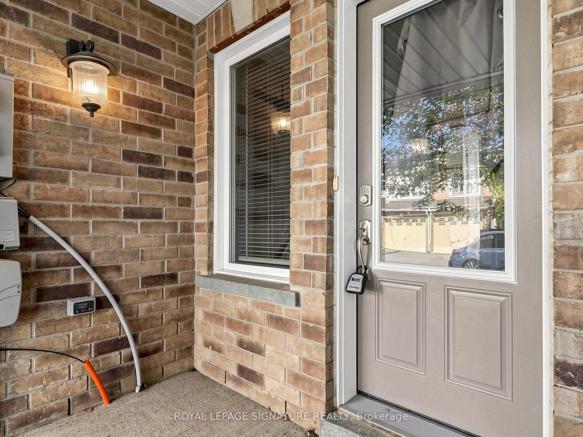 Photo 4 of Unit 6, 75 Prince William Way, Barrie, Innis-Shore — HOMEH