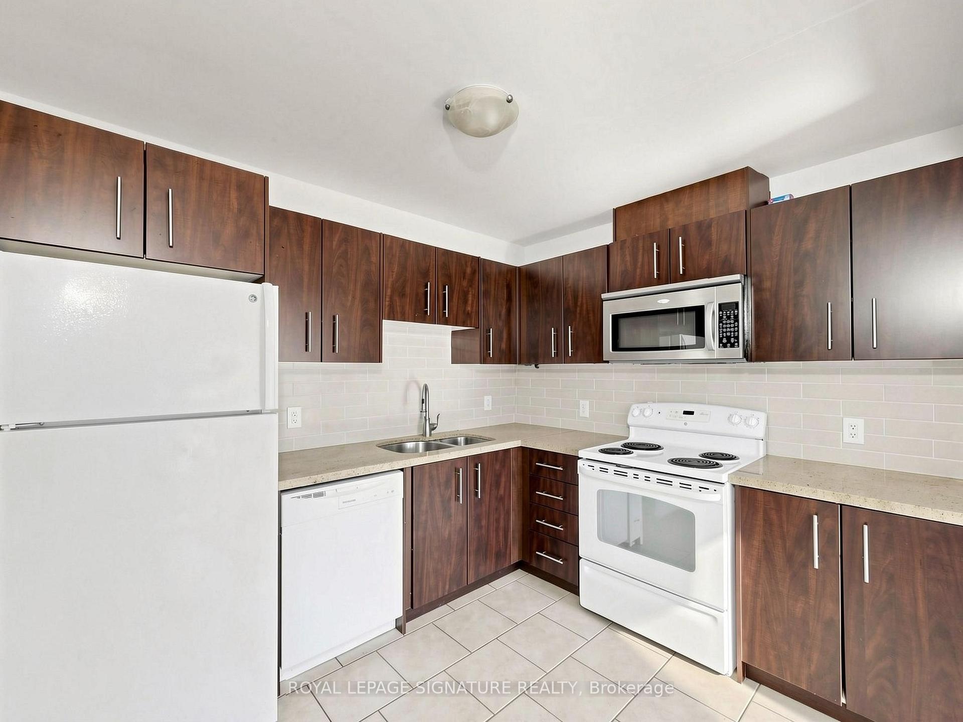 Photo 10 of Unit 6, 75 Prince William Way, Barrie, Innis-Shore — HOMEH
