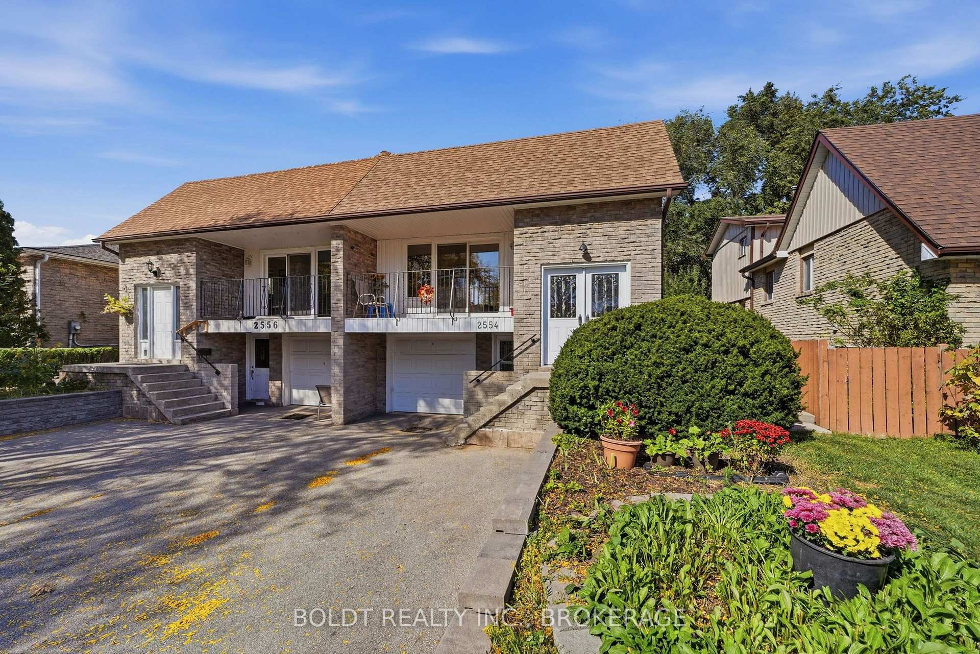 Photo 3 of 2554 Cobbinshaw Circle, Mississauga, Meadowvale — HOMEH