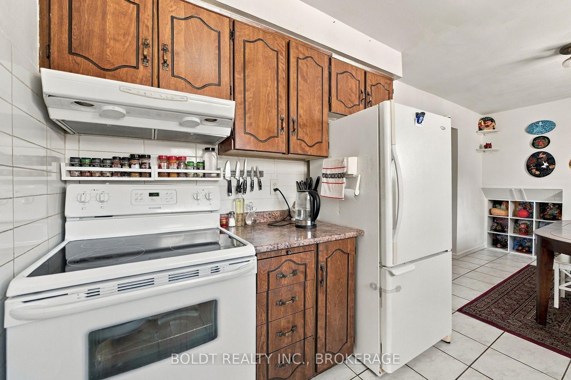 Photo 10 of 2554 Cobbinshaw Circle, Mississauga, Meadowvale — HOMEH