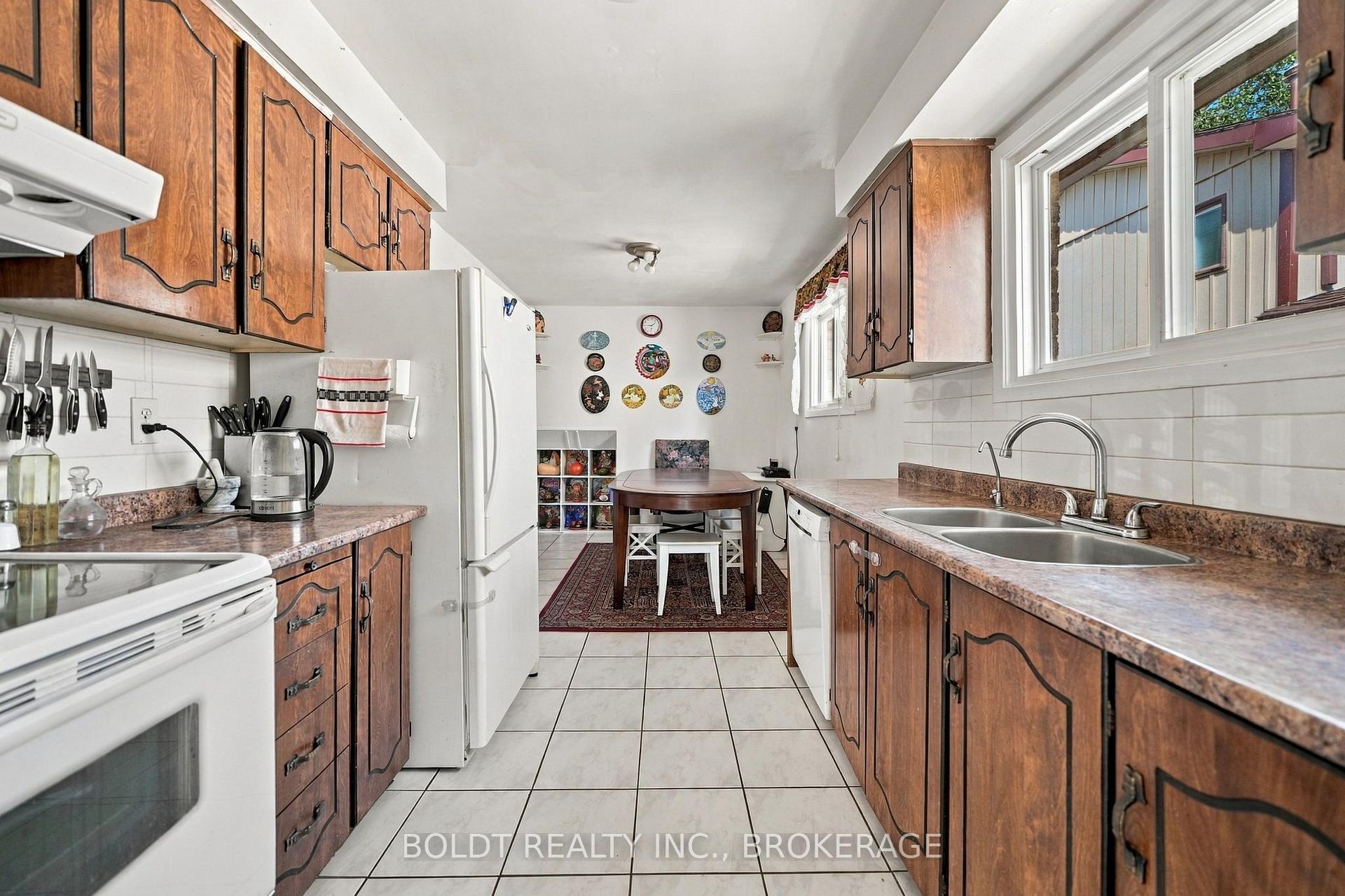 Photo 11 of 2554 Cobbinshaw Circle, Mississauga, Meadowvale — HOMEH