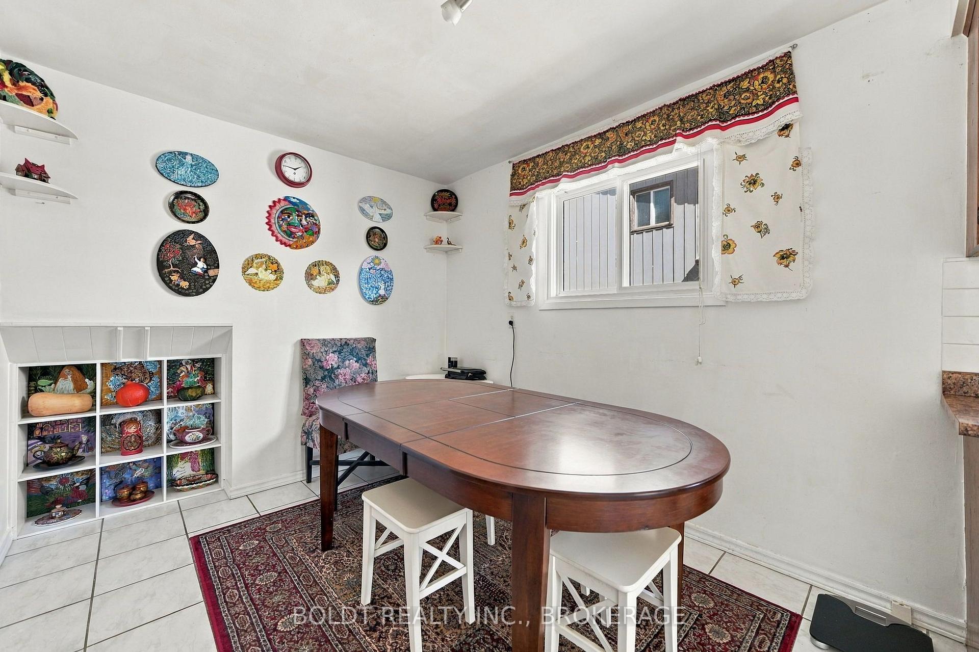 Photo 13 of 2554 Cobbinshaw Circle, Mississauga, Meadowvale — HOMEH