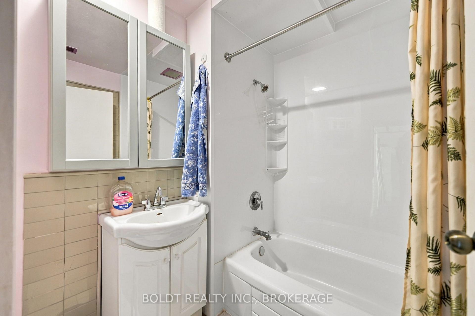 Photo 23 of 2554 Cobbinshaw Circle, Mississauga, Meadowvale — HOMEH