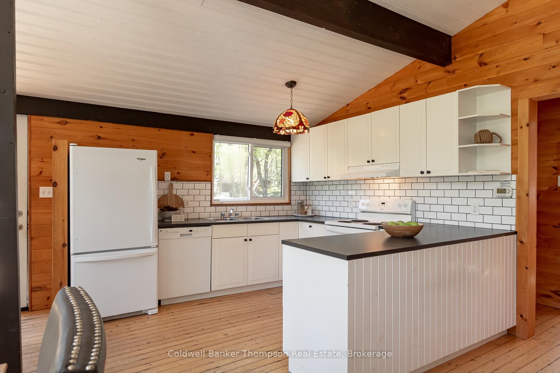 Photo 11 of 41 Robert Road W, Huntsville, Chaffey — HOMEH