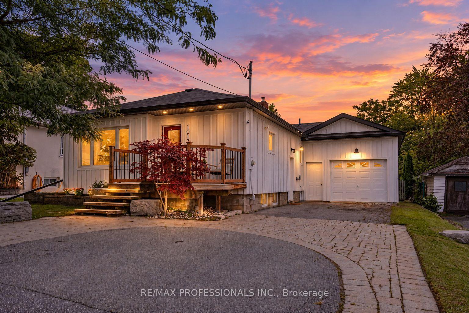 Photo of 1013 Centre Street S