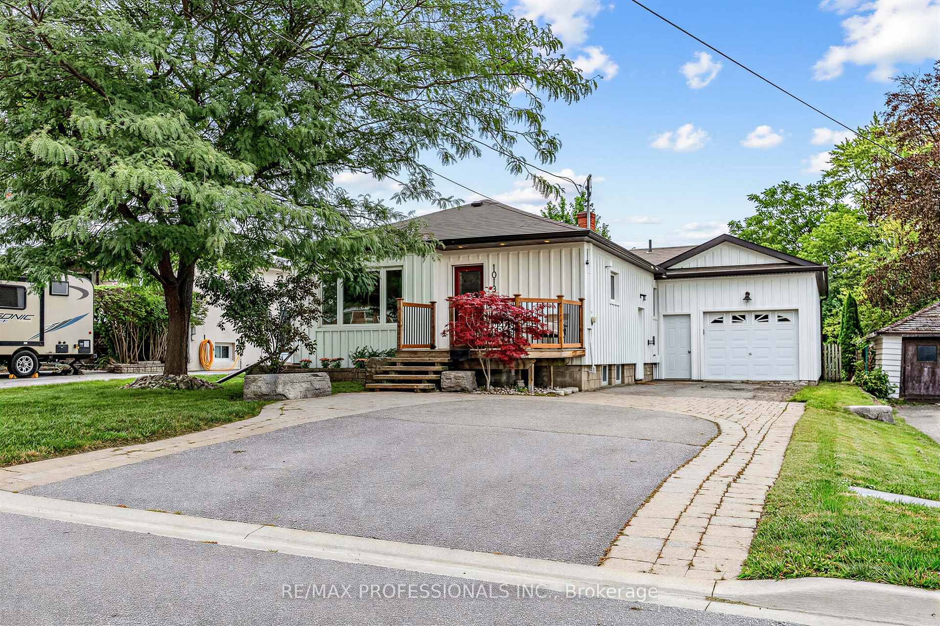 Photo 3 of 1013 Centre Street S, Whitby, Downtown Whitby — HOMEH
