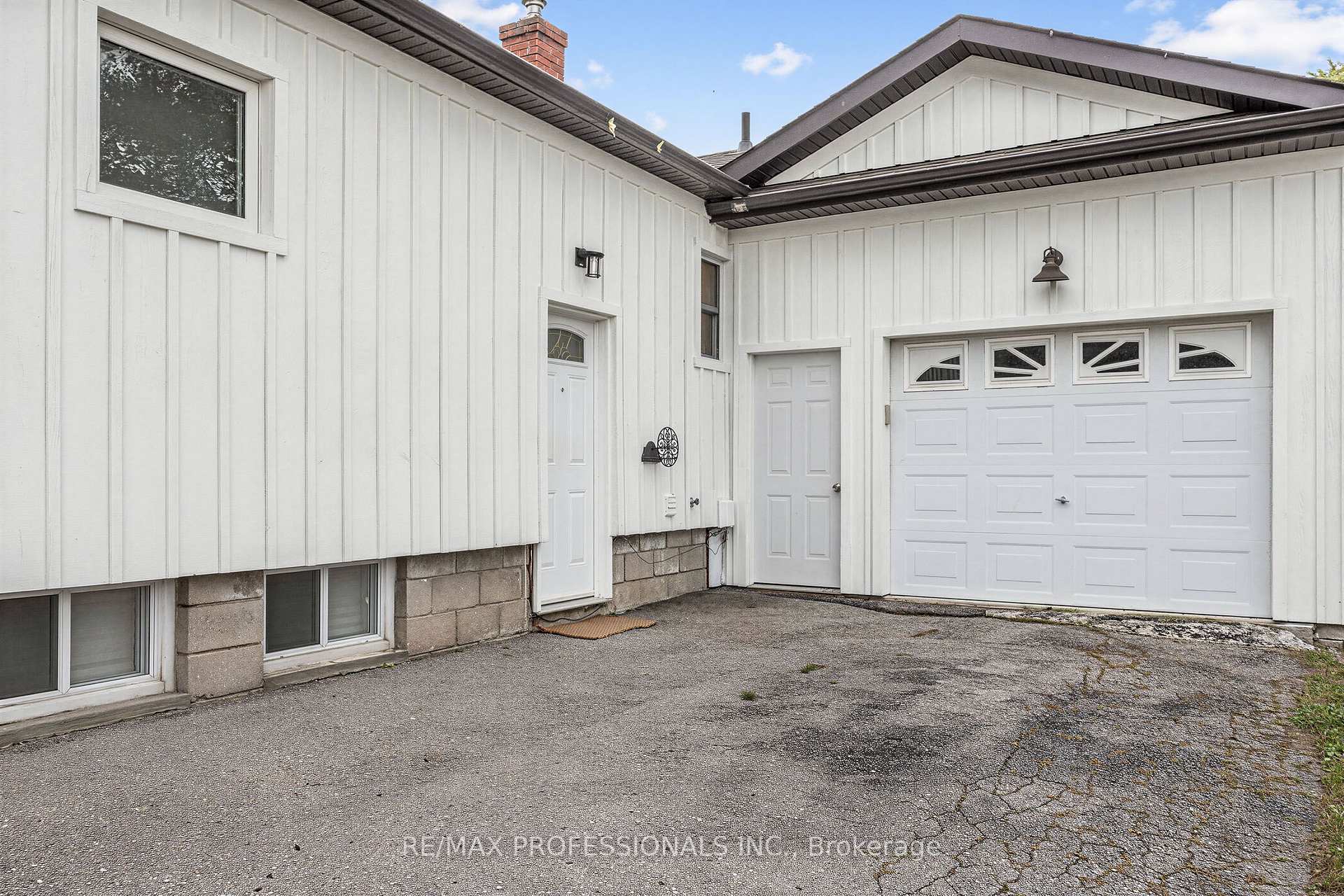 Photo 4 of 1013 Centre Street S, Whitby, Downtown Whitby — HOMEH