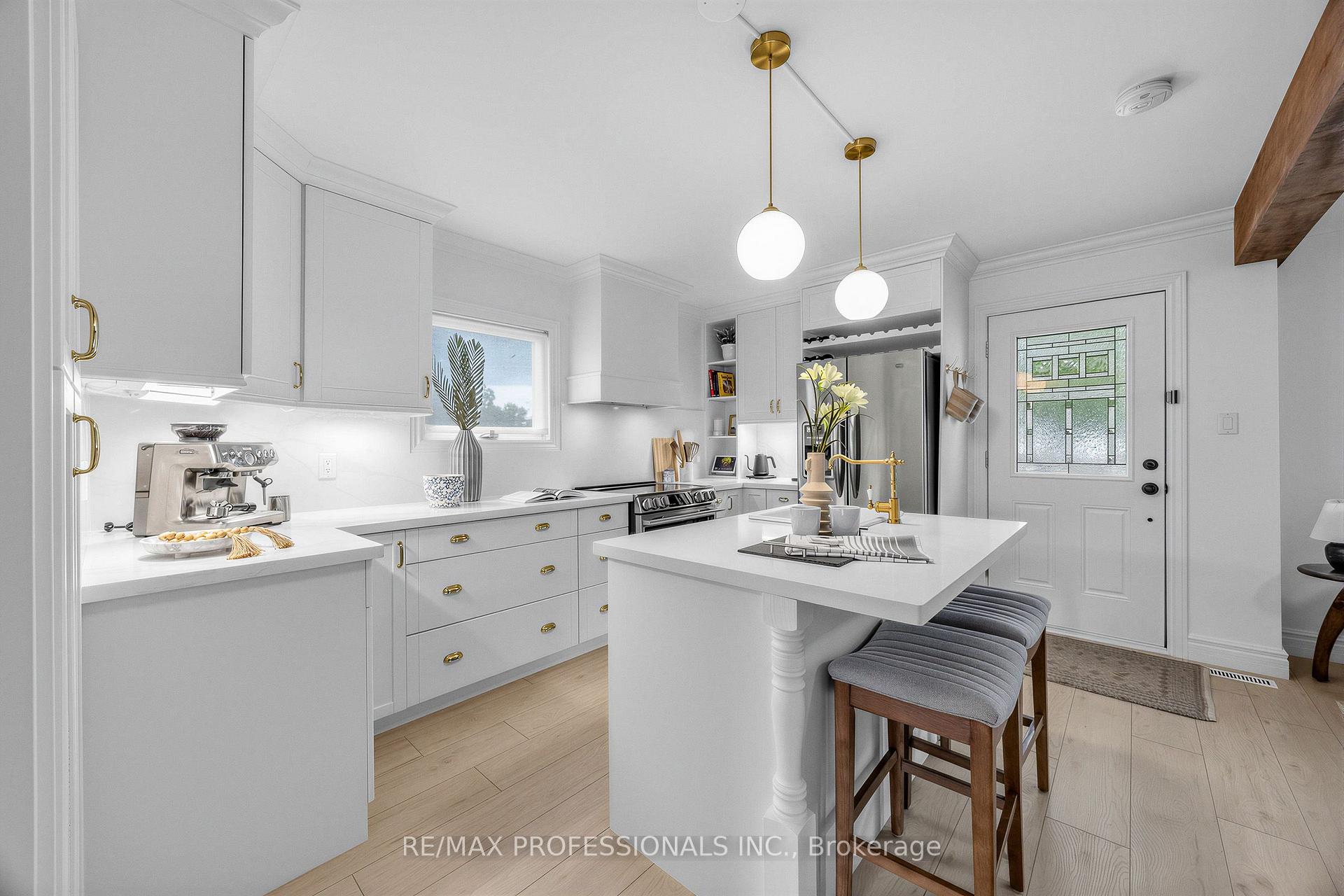 Photo 7 of 1013 Centre Street S, Whitby, Downtown Whitby — HOMEH