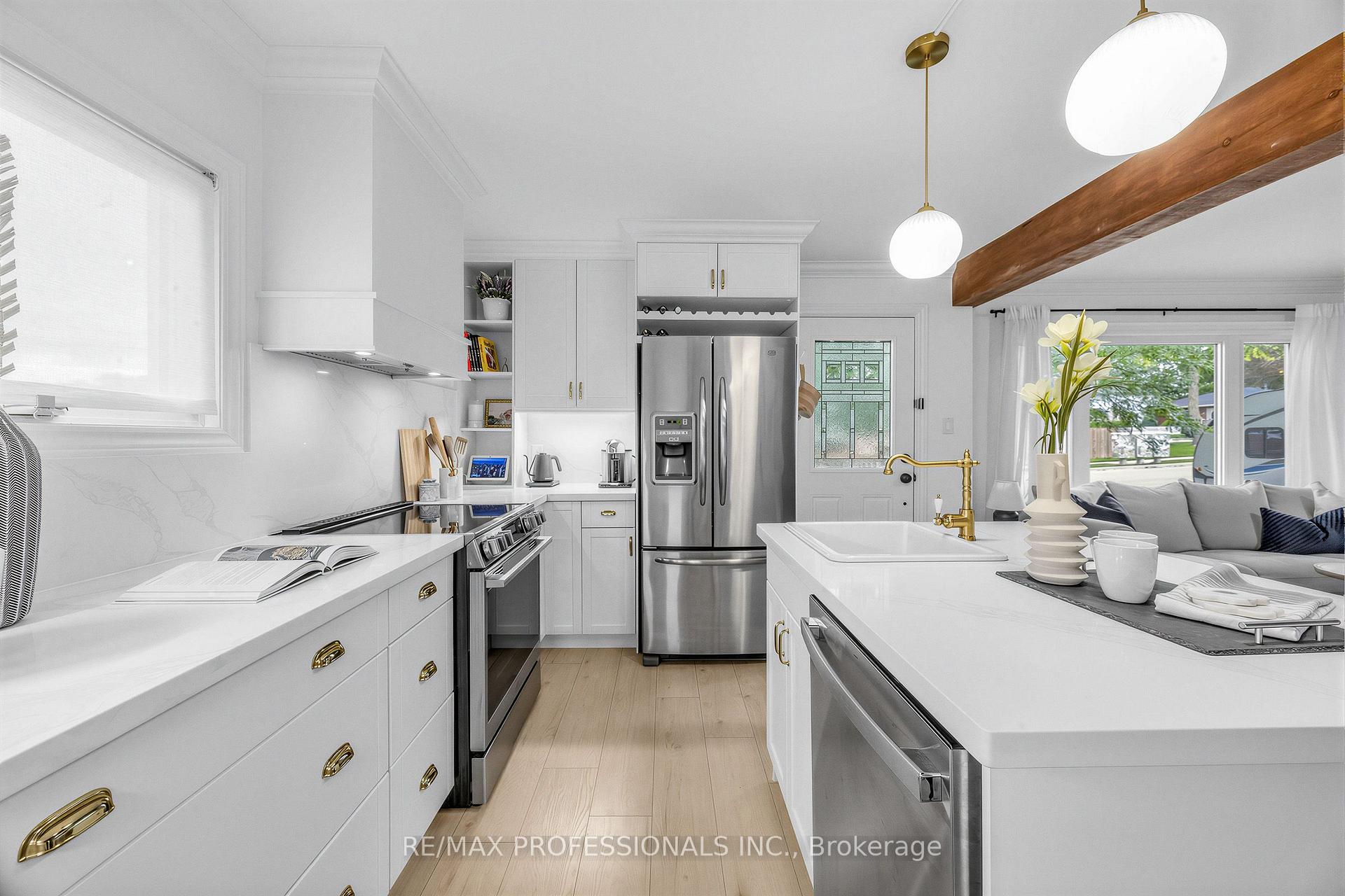 Photo 10 of 1013 Centre Street S, Whitby, Downtown Whitby — HOMEH