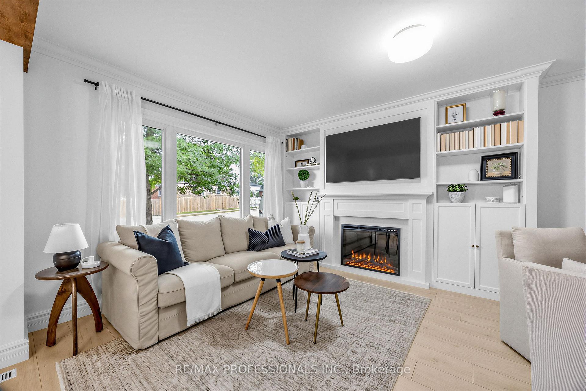 Photo 13 of 1013 Centre Street S, Whitby, Downtown Whitby — HOMEH