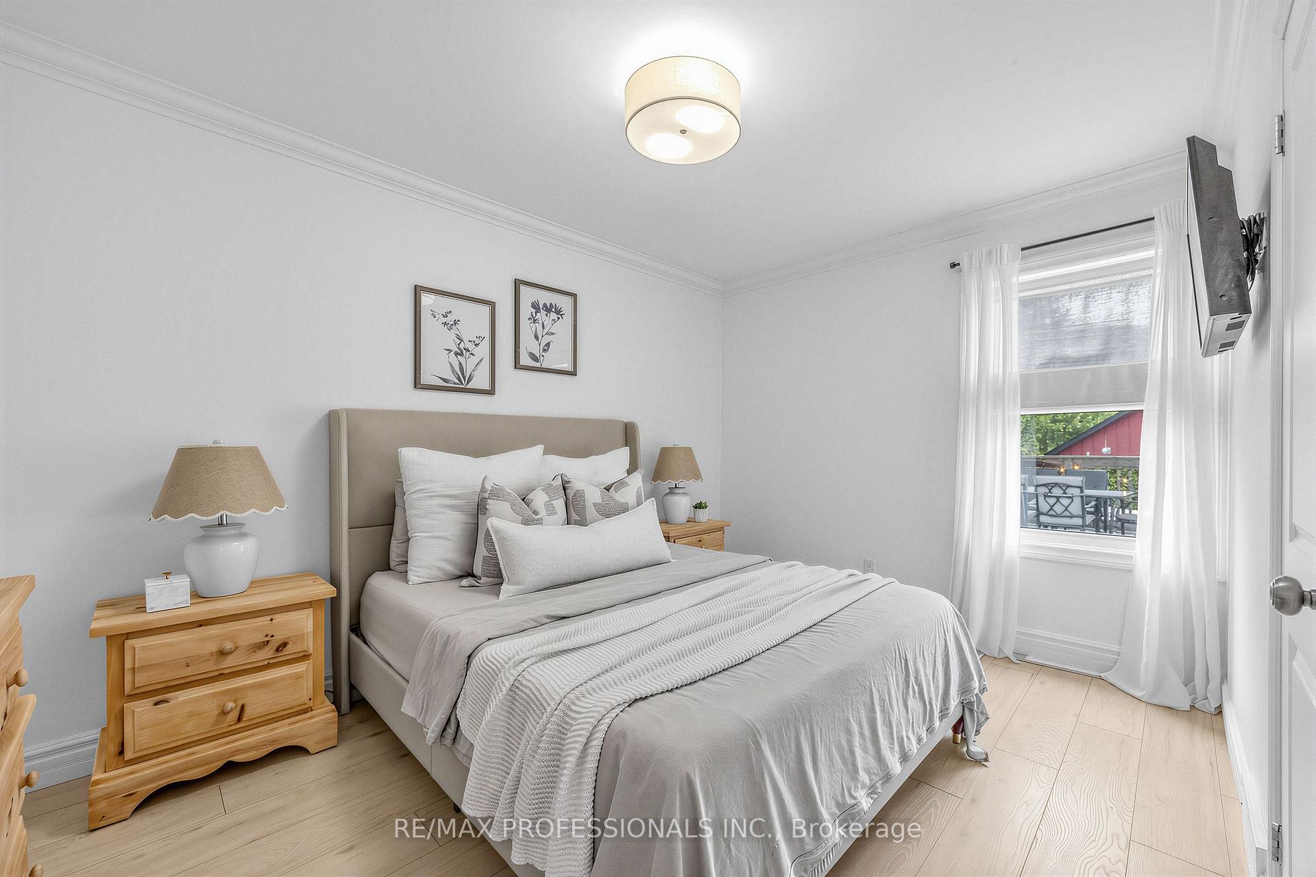 Photo 17 of 1013 Centre Street S, Whitby, Downtown Whitby — HOMEH