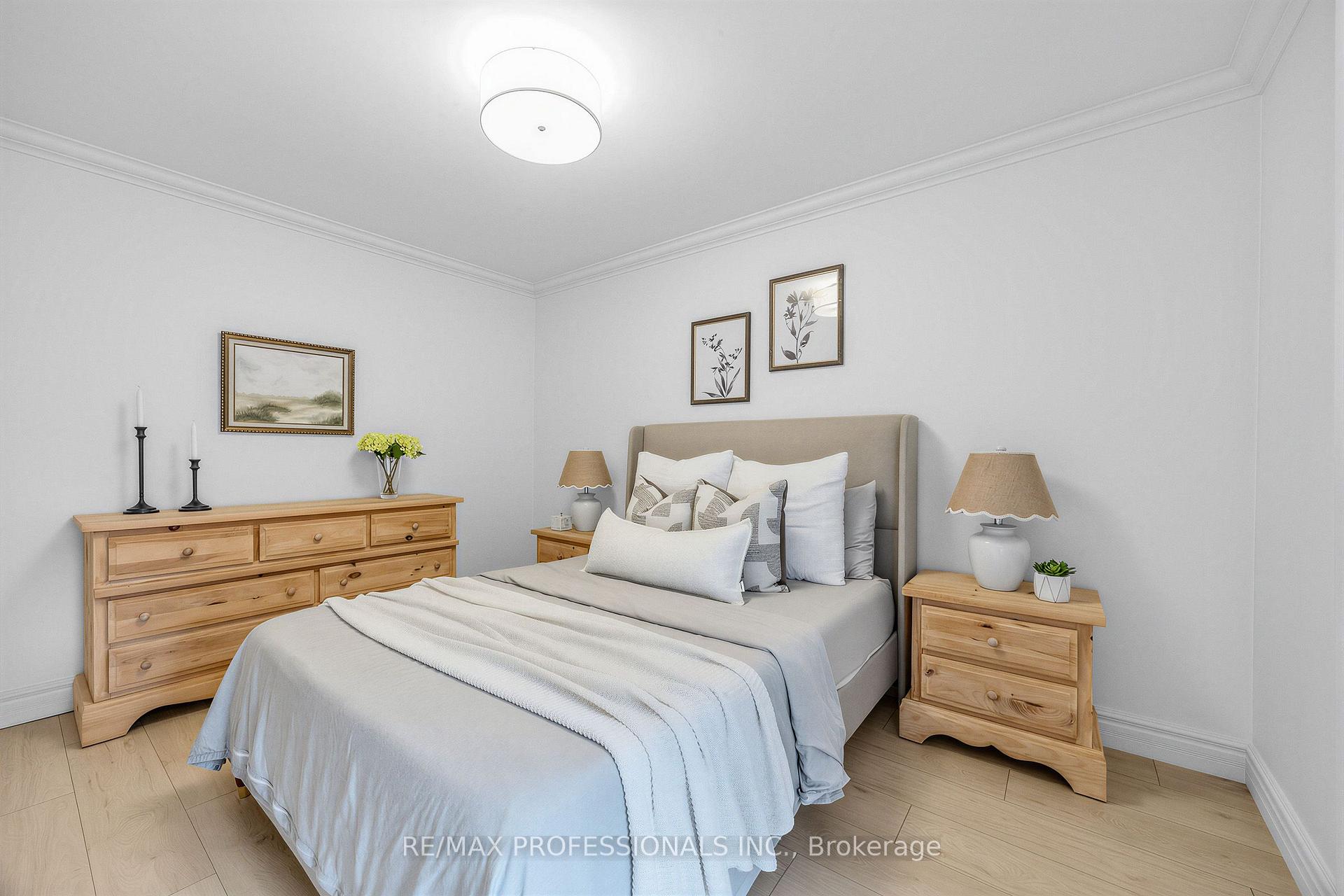 Photo 18 of 1013 Centre Street S, Whitby, Downtown Whitby — HOMEH