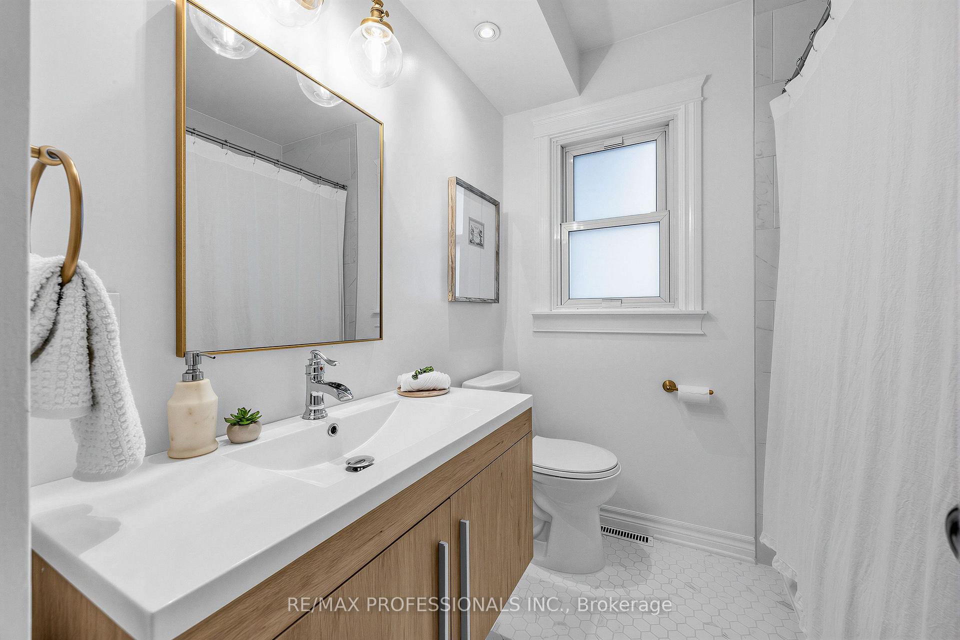 Photo 22 of 1013 Centre Street S, Whitby, Downtown Whitby — HOMEH