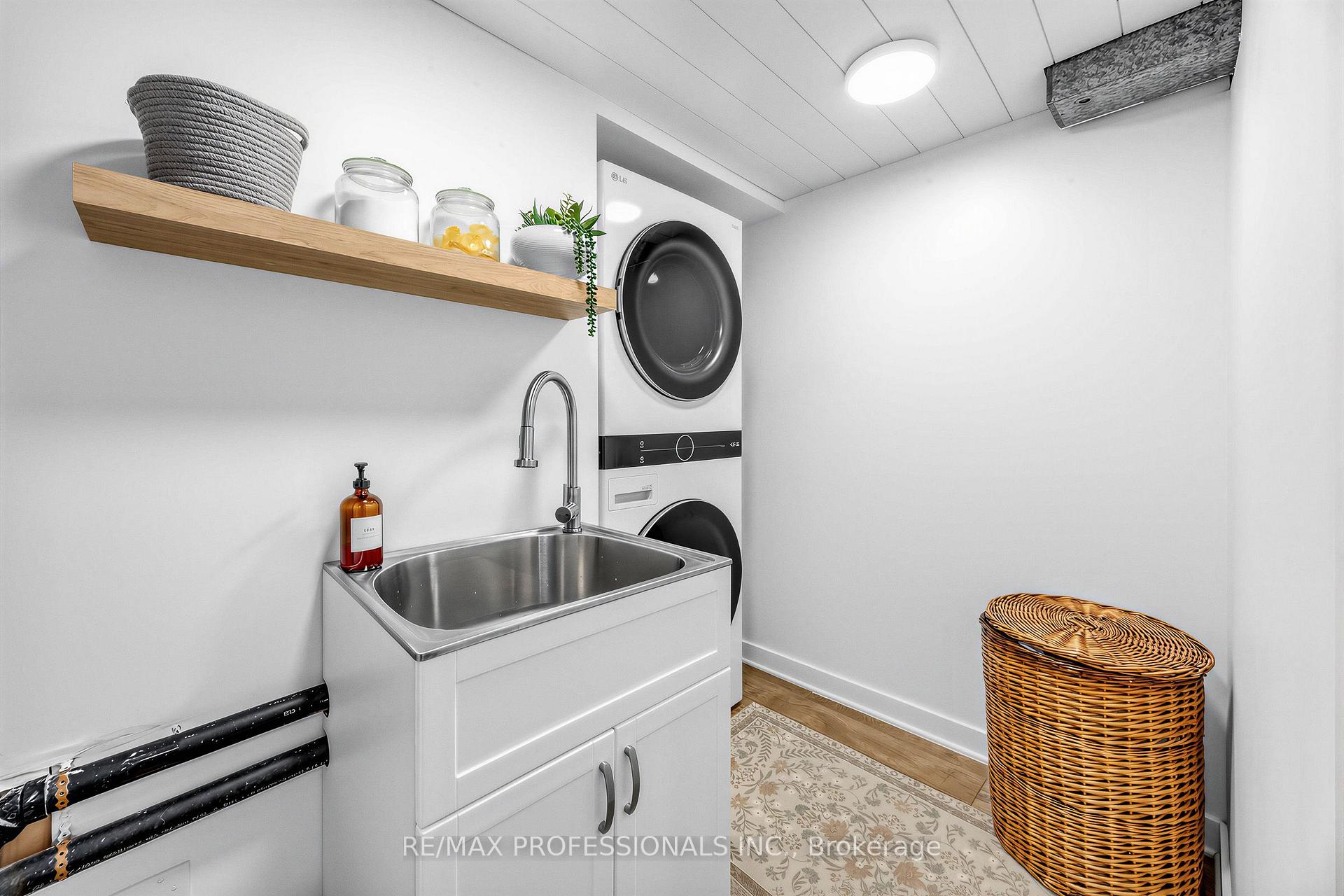 Photo 23 of 1013 Centre Street S, Whitby, Downtown Whitby — HOMEH