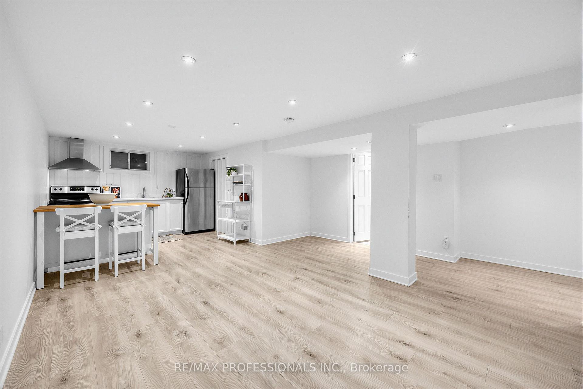 Photo 29 of 1013 Centre Street S, Whitby, Downtown Whitby — HOMEH