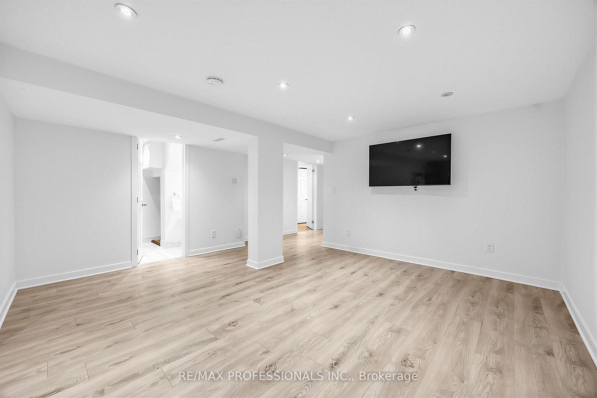 Photo 30 of 1013 Centre Street S, Whitby, Downtown Whitby — HOMEH