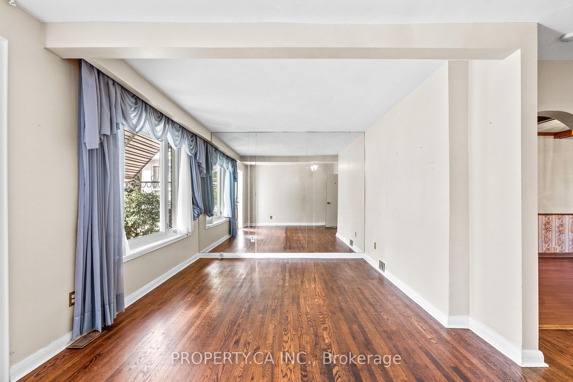 Photo 4 of 16 Warren Crescent, Toronto, Lambton Baby Point — HOMEH