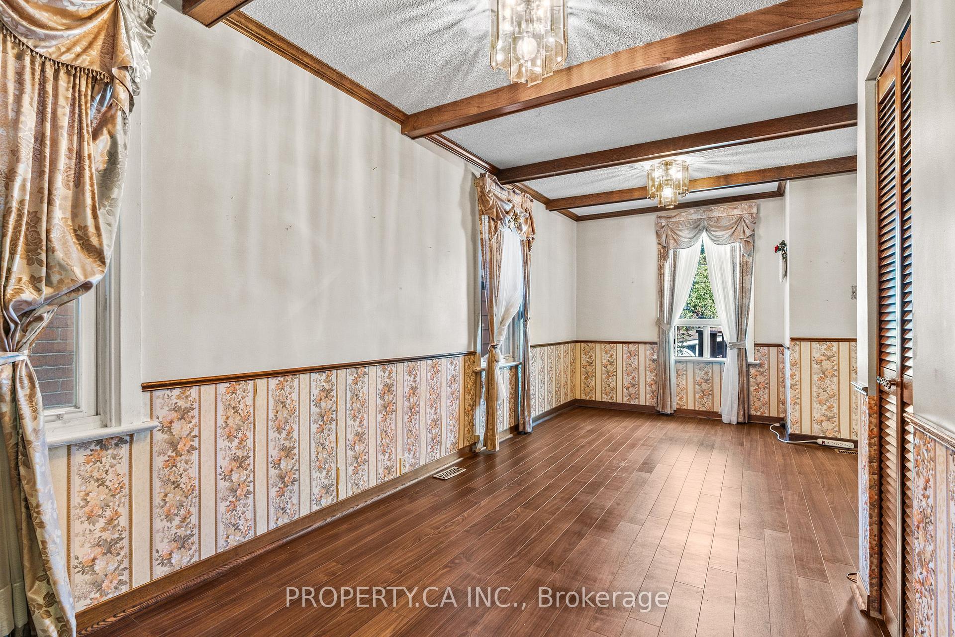 Photo 7 of 16 Warren Crescent, Toronto, Lambton Baby Point — HOMEH