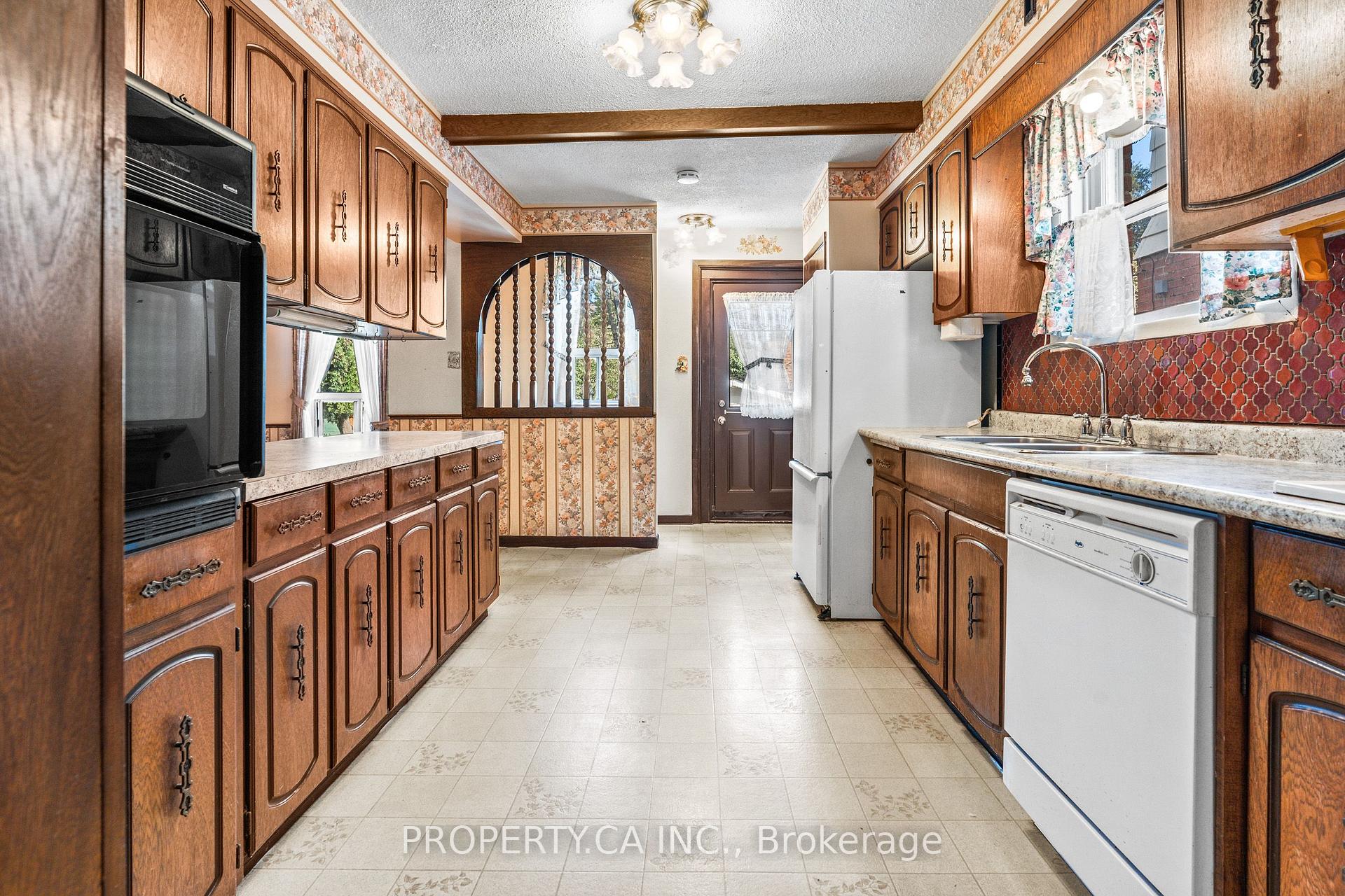Photo 8 of 16 Warren Crescent, Toronto, Lambton Baby Point — HOMEH