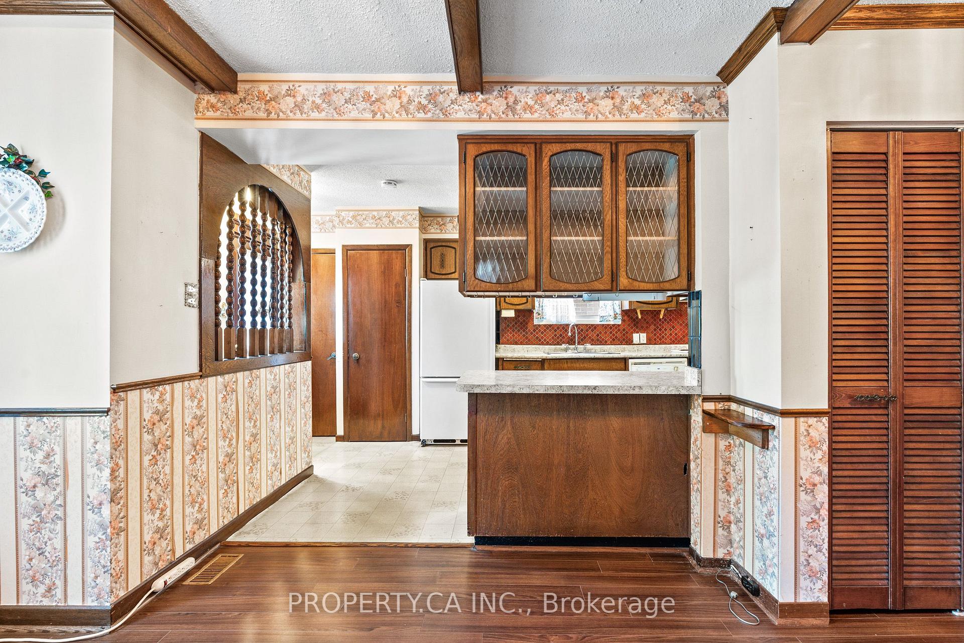Photo 12 of 16 Warren Crescent, Toronto, Lambton Baby Point — HOMEH