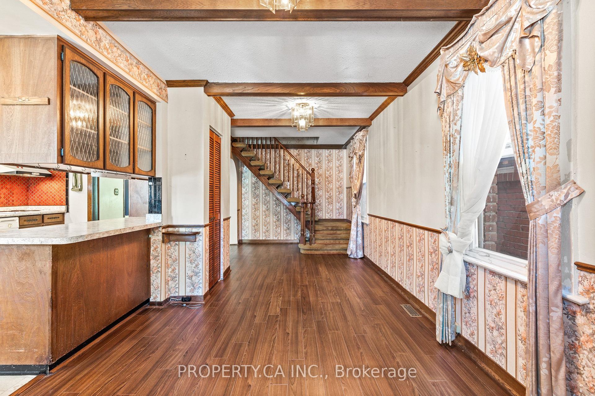 Photo 13 of 16 Warren Crescent, Toronto, Lambton Baby Point — HOMEH