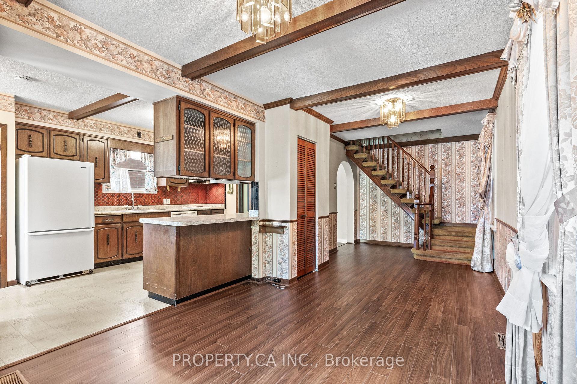 Photo 14 of 16 Warren Crescent, Toronto, Lambton Baby Point — HOMEH