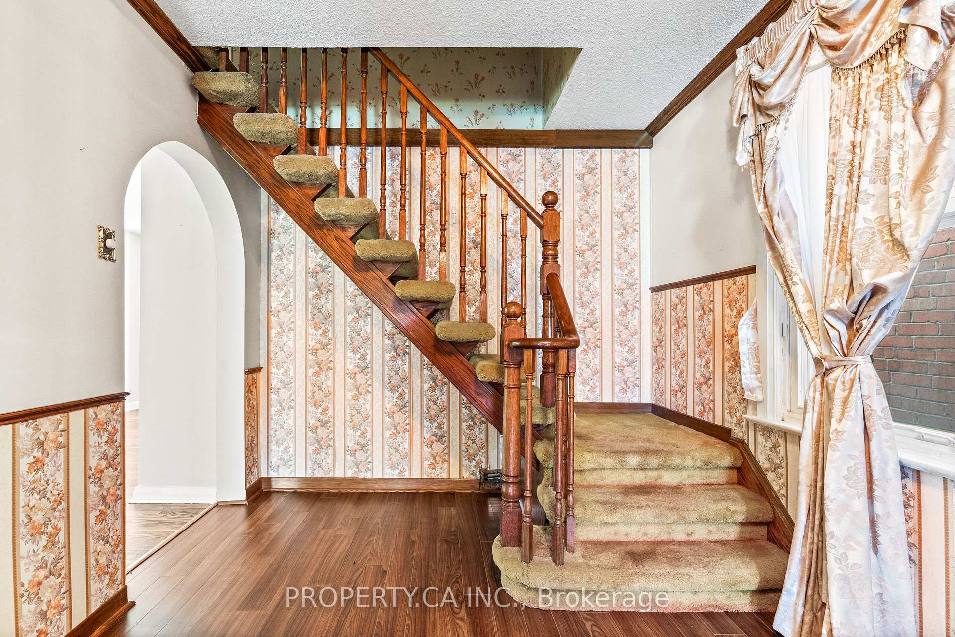 Photo 15 of 16 Warren Crescent, Toronto, Lambton Baby Point — HOMEH