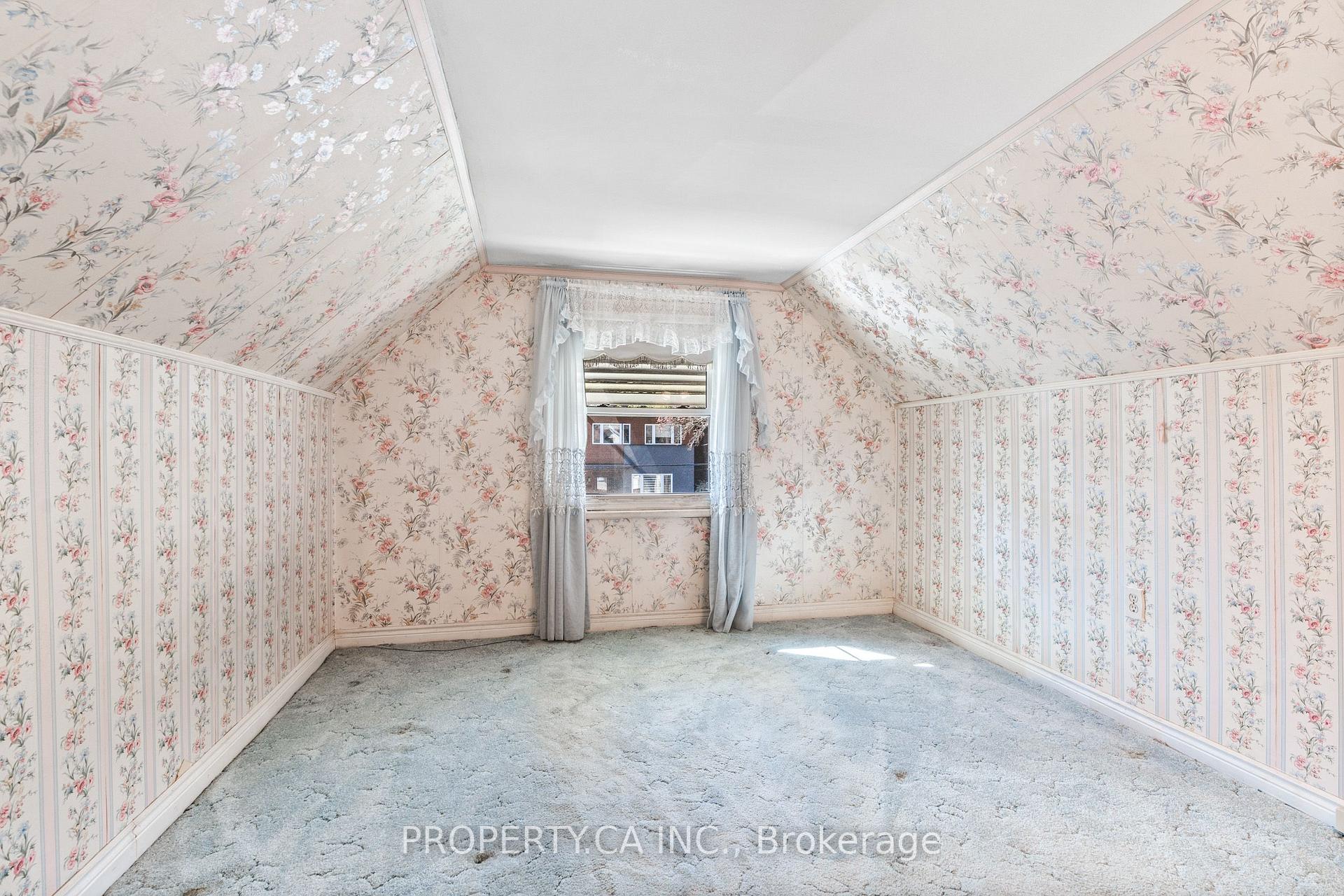 Photo 18 of 16 Warren Crescent, Toronto, Lambton Baby Point — HOMEH