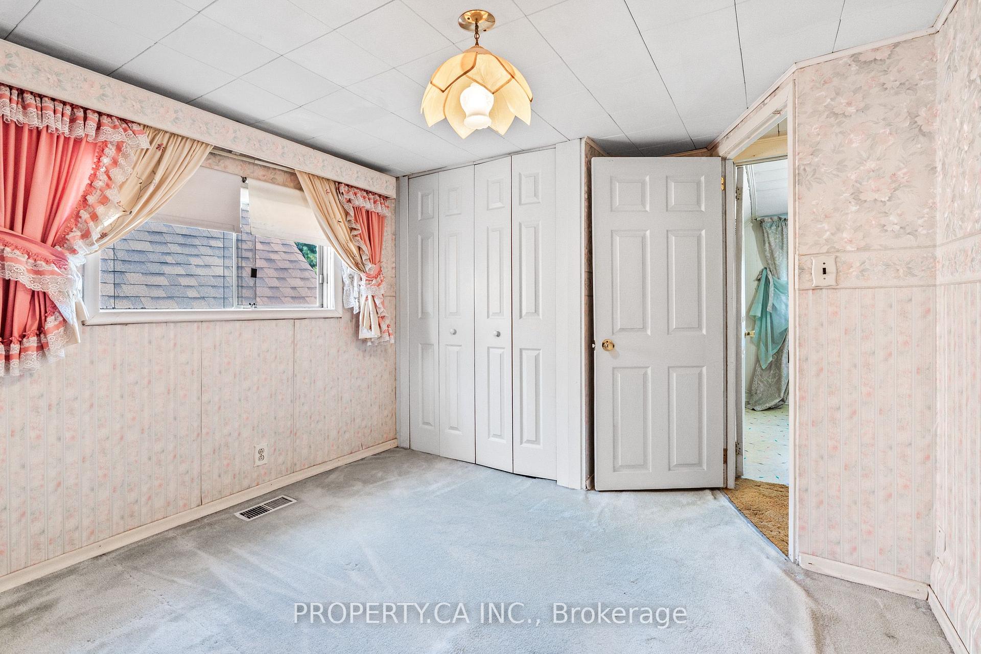 Photo 21 of 16 Warren Crescent, Toronto, Lambton Baby Point — HOMEH